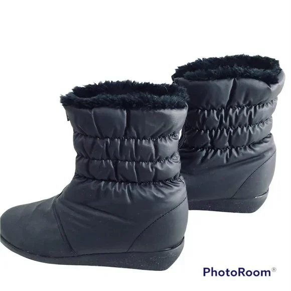 Comb Last Woman's Sz 11M Snow boots black almond toe fur lined rubber soles - Picture 4 of 12